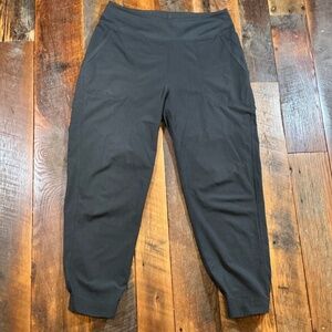 Patagonia Black Cropped Jogger Pants Women’s Medium Lightweight Activewear